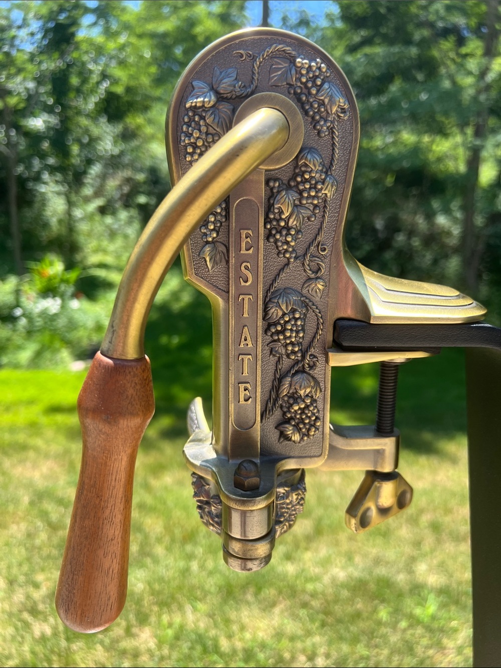 Rogar Estate Brass Porch Patio Table Top Wine Bottle Opener Corkscrew Vice Grip
